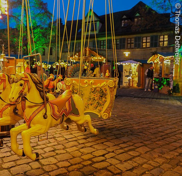 Karusell am Altstsädter Weihnachtsmarkt