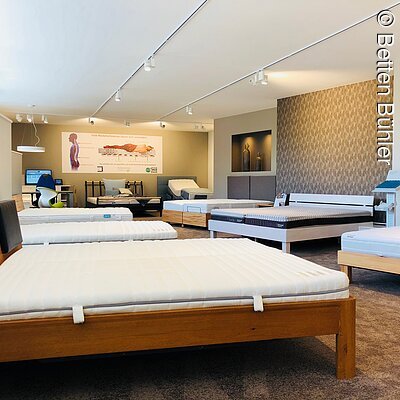 Betten, Matratzen und Lattenroste | Wir bieten Ihnen zum passenden Bettgestell mit Lattenrost auch komfortable Matratzen für einen perfekten Schlaf.